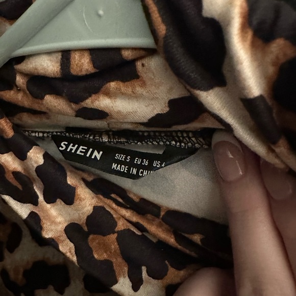 Shein cheetah turtleneck long sleeve - Picture 2 of 2